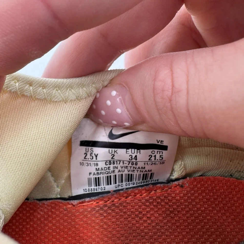 Nike Huarache E.D.G.E. Premium Barely Volt Youth Sizes 2.5Y‎ CD8170-700) - Picture 7 of 8